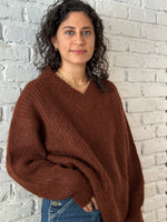 SURI V-NECK - RUSSET